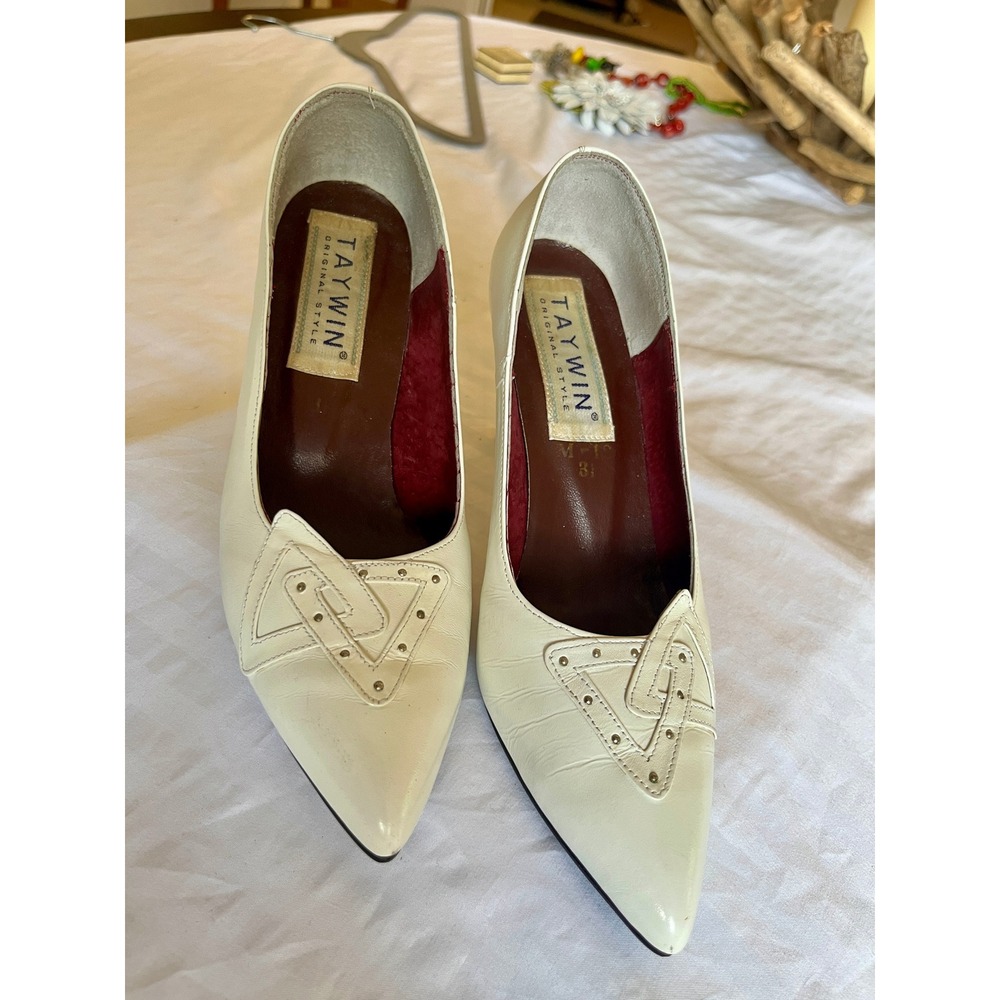 Taywin Vintage Cream Leather Pointed Toe Studded Heels Youth size EU  31 US 13.5